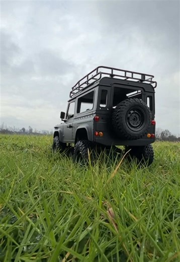 Built for trail adventures and scale realism, this Defender-style 1:12 RC crawler delivers serious off-road capability with classic expedition looks. The powerful 4WD drivetrain helps tackle rocks, dirt, and backyard obstacles while the high-clearance suspension keeps traction steady on rough terrain. Detailed scale styling, roof rack accessories, and working lights give it that true overland crawler vibe. Smooth throttle response and stable handling make it fun for beginners while still being c