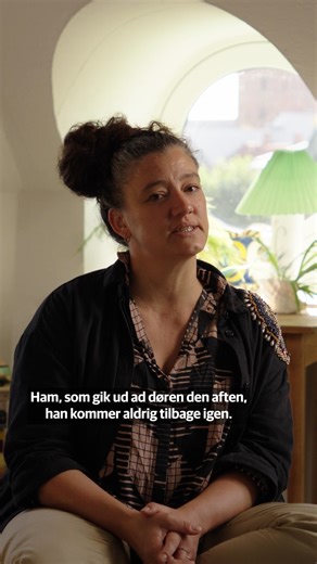 Det var ham, der gik levende derfra, men hendes dreng, som hun kendte ham, kommer aldrig tilbage. Lyt til podcasten Efter drabet: https://podfollow.com/jp-fortaeller-efter-drabet Video af Josefine Wilstrup | Jyllands-Posten