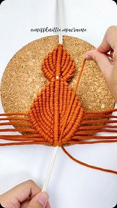 🍂Leaves pattern tutorial for macrame beginners🍂 You can find the measurement in one of my last reels. 🍂 Save the tutorial for your Autumn project 🥰 #macrameleaves #macramediy #macrametutorial #diytutorial #macramelove #bohemianstyle #bohemianliving #showmeyourboho #bohochicstyle #bohemianchic #macramedecor #handmadedecor | Miss Knottie Macrame