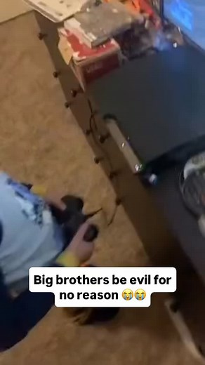 Bro was having so much fun too 😭😭😭 (Ahern06) #gaming #bigbro #siblings #funny | B/R Gaming