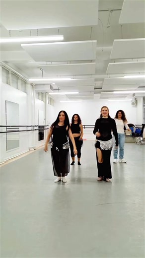 Short snippet of our Iraqi Style Belly Dance Classes in Chiswick. These classes are beginner friendly, taught by Heba and I. New course will start in January, dates will be announced soon. #iraqisongs #iraqikawleeya #iraqibellydance #londondanceclasses | Sarasvati Dance