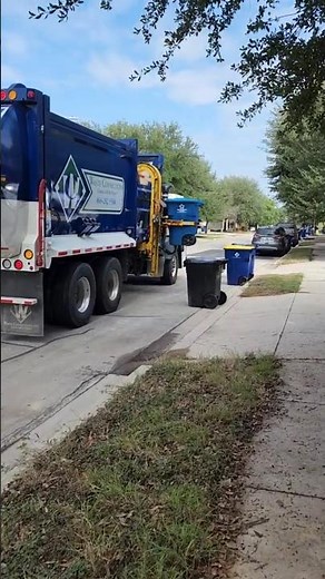 Recycle Truck picks up Republic Services Can (9/8/2025)