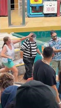 When the crowd needs a laugh, he delivers every time. 😂 #tomthemime #seaworldmime #humor #shorts