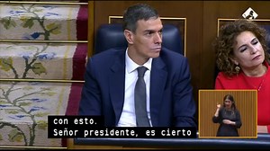 Rufián: "No hay derecho a que la gente vaya en un AVE comodísima con sillones y en cambio vaya así en un Cercanías o un Rodalies. Son inversiones de clase. Es su modelo, es competir con China antes de que la gente en Vallecas o en Cornellà vaya de forma digna" https://ow.ly/e18Q50YcUWI | Europa Press