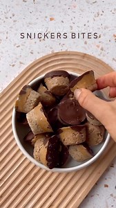 No bake, vegan snickers bites👌 Follow Vegancuts for more! Full recipe below by danishealthyeats These are SO easy, made with only a few ingredients, & the perfect sweet treat to have in your freezer when you know that lunch dessert cravings are gonna hit. Nougat-y base: •1 cup oat flour (can use 1/4 cup protein powder for higher protein!) •1/4 cup ground almonds (or almond meal, but ground almonds provide some crunch. Can sub any nut) •1/4 cup maple syrup •3-4 tbsp milk of choice, as needed •1 