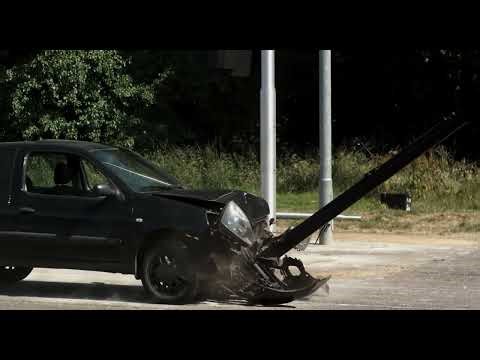 Phoenix UHD 4K Veloce Sample – Car Crash Test-Pole – 3840x2160-2