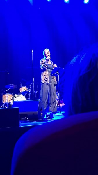 Ebba Forsberg sjunger Leonard Cohen, på Draken, Göteborg. #Anthem #ebbaforsberg #Cohen #leonardcohen