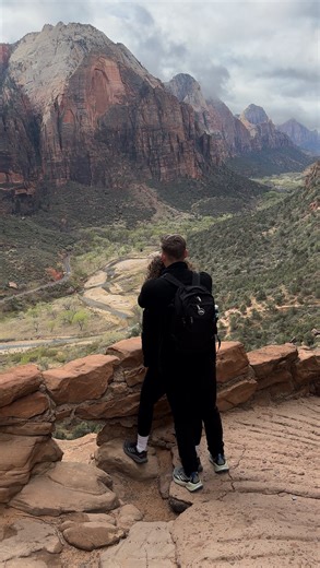 Troy & Libby | Fashion, Lifestyle, Travel Creators on Instagram: "Save this for your next American road trip 🇺🇸 We’ve all been there when we’ve left data roaming on and got hit with a massive bill. We’ve learnt our lesson on this one and always have an eSIM ready before we head our next adventures. After trying different brands, we always go back to @jetpacglobal with their reliability being spot on and being affordable, why would we not return. Our highlight is that we never hav