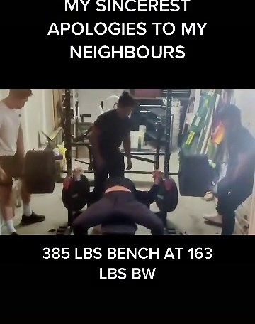 Throwback to last year when one of my main goals was to hit 405 lbs raw on bench at the lowest body weight possible. 385 lbs was and still is my all time highest raw bench before I had to stop because of an injury. Should I pursue 405 lbs again now that I’m better or should I prioritize staying shredded? Let me know what you kings think! #bench #benchpress #chest #lifting #pr #onerepmax #benchmax