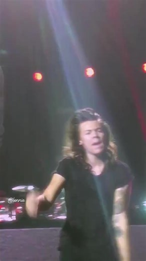 Harry signature moves😂😍 One direction #harrystyles #liampayne #niallhoran #zaynmalik #louistomlinson #onedirection #fyp #fypage #fbreelsfyp #highlights2025 #fypviral | Lennie Cubita