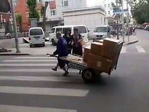 333K views · 9.1K shares | This man can surely find the fun side of his job | People's Daily, China | Facebook