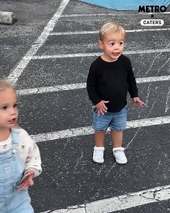 27K views · 194 reactions | How we react when we're in a restaurant and see our food coming | Metro | Facebook