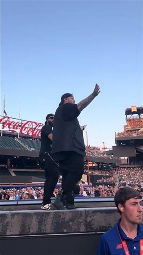 go jelly, go jelly! #jellyroll #postmalone #citifield #twerk #Shorts #brigettejean