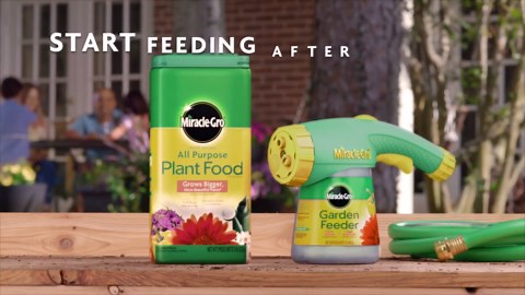 Miracle-Gro Potting Soil Mix for Plants, Flowers, Vegetables, and Shrubs, 2 Cu. Ft. - Growing Plant Mixture with Nutrients and Minerals - Gardening Accessories for Indoor and Outdoor Planting