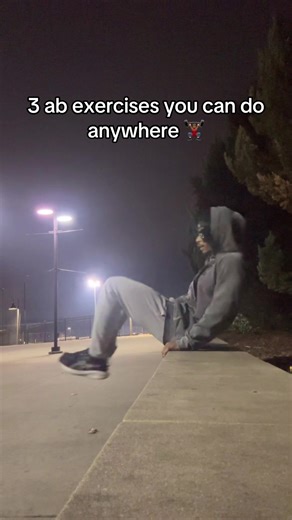 🔥 No gym? No excuses. These core moves travel anywhere. 🔥 You don’t need machines to build a strong, lean core, you need exercises that activate the core💪🏽 🧠 Reverse crunches Train your lower abs by controlling the curl of your hips. Great for building strength without stressing your lower back. 🔥 Feet held 6 inches off the ground This is pure time-under-tension. It forces your core to stay engaged, building endurance and definition fast. ✂️ Scissor kicks Keep constant tension on your core