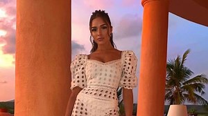 Ce modèle de robe transparente est la tendance sexy de l'été