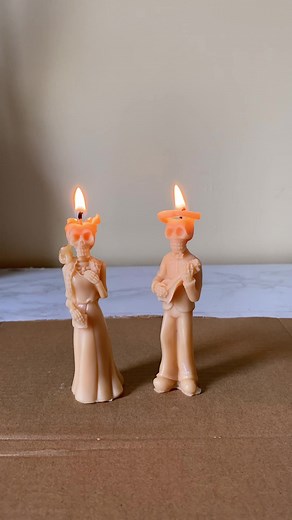 Skeleton bride & groom. These burned for a total of 22 mins #fyp #halloweencandle #skeletoncandle #skeletonbrideandgroom #timelaspe #satisfyingvideo #candlemaking #skeleton