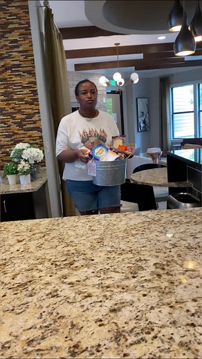 Part two how to style/arrange a s’more gift basket for summer time. Simple to make, any questions let me know! #smores #summervibes #summertime | Kimberly Ross