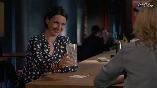 Die letzte Folge vor der Sommerpause -und da ist richtig was los: Roland beginnt mit seinen Sozialstunden in der Notambulanz, Maria und Ina stoßen miteinander an, Martin erlebt Rückschläge als Klinikdirektor und eine Hochzeit ist in Gefahr ... Diesmal mit den wunderbaren Katrin Heß Daniel Axt Philipp Oliver Baumgarten und Moritz von Zeddelmann . Folge 931 Dienstag 1.6. um 21 Uhr in ARD Mediathek & Das Erste | In aller Freundschaft