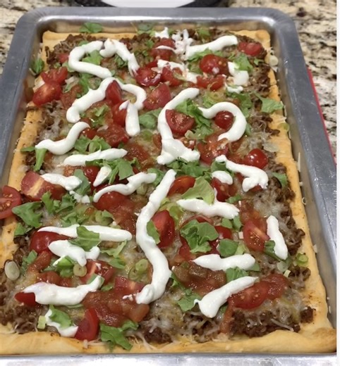 284K views · 5.2K reactions | Easy Entertaining! Yummy taco pizza that's great as an appetizer or meal. #dinner #partyfood #tacos #pizza | Scott & Karen | Facebook