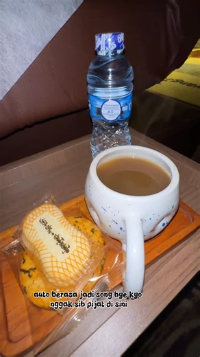 Noor Rizki Annisa on Instagram: "Cobain pengalaman Korean Massage & Reflexology di @hwangjereflexology dengan konsep unik ala Korea ☕️ Buat kamu yang lagi capek, pegal, atau butuh me-time versi drakor vibes, ini wajib masuk wishlist! 📍 Hwangje Family Massage and Reflexology (aku cobain yang di lokasi Jl. Matraman) Cabang lain juga ada di AEON Mall Deltamas, Mall Atrium Senen & Foodmax Kemayoran. 💡 Save video ini, share ke bestie kamu, dan langsung booking sekarang yaa! #HwangjeFamilyMassage #K