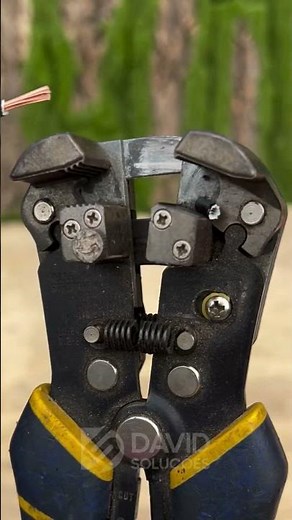 Technique for using small drill bits with a power screwdriver #diy #tools #workshop