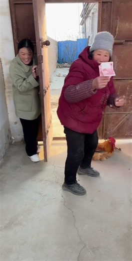 Smart Rooster Challenge: Can He Pick the Winner? 🐔💰