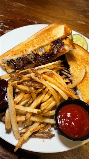 Gabrielle Rodriguez on Instagram: "Cozy + Comforting 🥣 x @mtwashingtontavern Had a cozy litter dinner moment at Mt. Washington Tavern with @thereal_mr.porter ✨ Second floor fireplace seating was a must; corn & crab chowder overflowing with crab, and the house loaded chili to start. Love that their mocktail menu had both seasonal and staple options. Weekly specials keep things exciting. For dinner - I enjoyed the $18 Tuesday fish market special and Mikaele ordered the BBQ short rib grilled chees