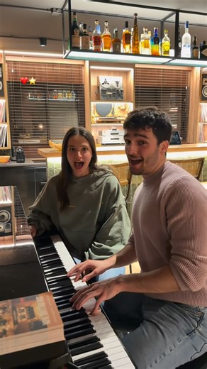 Max Navarro on Instagram: "ESTRELLES Y LATIN GIRL EN TOP VIRAL ESPAÑA🥹🤝 Clau t’estimo ❤️"