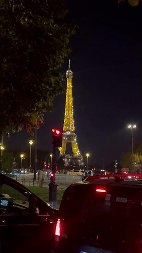 The Eiffel Tower never disappoints 🇫🇷 Paris at night