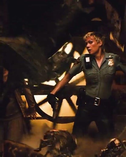 Step into the fog and face the terrible encounter of the triangle head