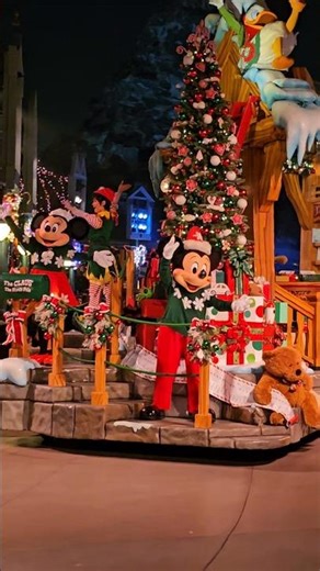 Mickey & Minnie Disney Christmas Parade 2025 #shorts #trending #viral #video