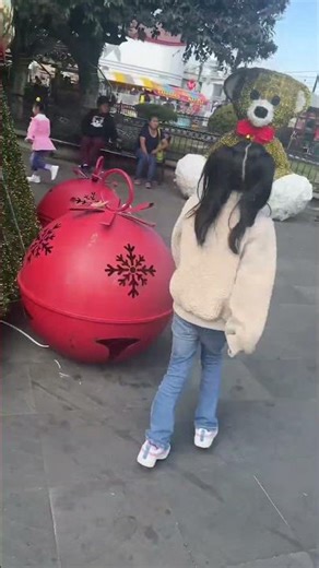 Dancing #picus #pango around the tree for good luck 🍀