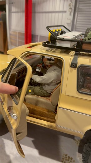 A review of the new K5 Blazer built by Scott Vaughan. Absolutely incredibly detailed piece. This will be my rig for @illuminatiofscale next year. #reasonsimbroke #brokeAF #ihaveaproblem #scaleaddict #rc4wd #scalebuildersguild #oldschool #4x4 #offroad #rc #radiocontrol #v8 #rpphobby #rccrawler #kclights #kclightstheway #sqaurebodynation #chevy #k5 #chevyk5 #k5blazer #chevrolet #squarebodytrucks #squarebodysyndicate #rctruck #rctrucks #rccar #rccars #traxxas | Mike's RC World