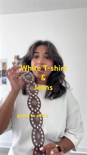 Basic white tshirt and jeans but make it look effortlessly chic #whitetshirt #basicoutfit