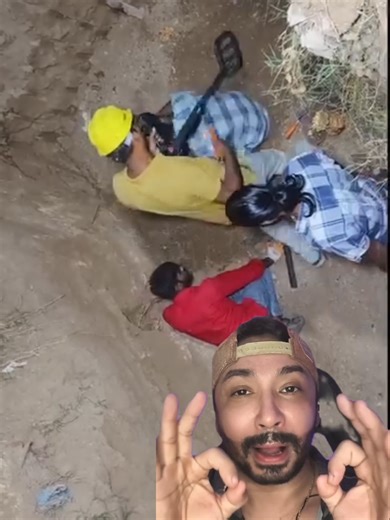 olha o que surgiu neste buraco eu teria medo