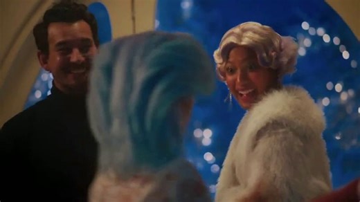 Walmart TV Spot, 'Nochebuena en la casa García Quién' con Stephanie Beatriz