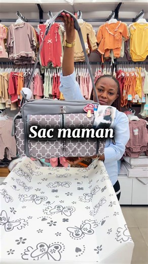 👜 Sac maman élégant & fonctionnel Tout ce qu’il faut pour bébé, toujours à portée de main ✨👶 Organisation parfaite, style assuré. 📍 Gombe, Av. 24 novembre, en face d’isc, Kinshasa mall au 1er niveau boutique kidspot 📦Livraison disponible 📲 243900172444 #sacalanger #boutiquebebe #kinshasa🇨🇩