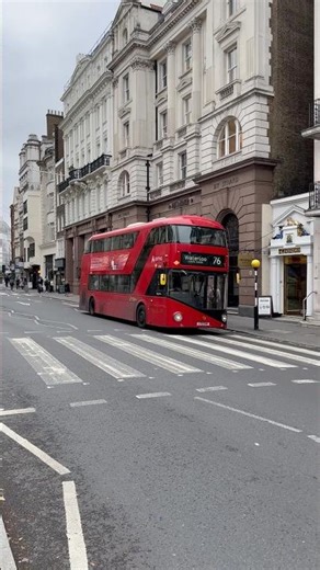 Route 76 durch London – New Routemaster Royal Courts of Justice #busspotting #transport #öpnv