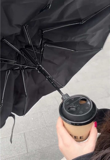 The gift they’ll actually use(and show off to everyone).🎁The RUMBRELLA electric series is here. #electricumbrella #automaticumbrella #umbrella #rainyday #fashiontiktok