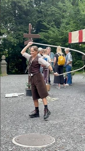 Some peaceful pre-show rope play 🪢