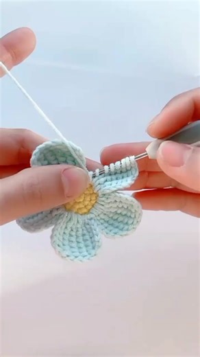 How to Crochet Beautiful Flowers: Step-by-Step Tutorial