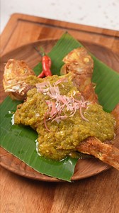 65K views · 1.9K reactions | Episod 723 | Resepi Ikn Sambal Lemak Bunga Kantan | 2 Minit 1 Resepi by Che Sayang Kitchen Resepi penuh - ikan digoreng - 4 ulas bawang putih - 5 bawang ros merah - 3 inci kunyit hidup - 2 inci halia - 2 inci lengkuas - 10-15 tangkai cili padi hijau - 1 asam keping - 1 bunga kantan - 1/2 kotak santan - Garam & perasa #chesayangkitchen #resepichesayang | Che Sayang Kitchen | Facebook