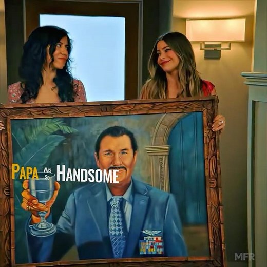 Gloria's Father Potrait Changed Everything 😂💀 | Modern Family S08E01 #edit #4k