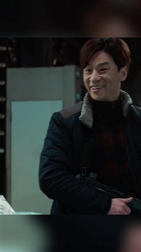 로마의 휴일 명장면: 강인한은 돈을 내주는 척하고, 두만은 신나게 거액을 되찾다