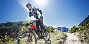 Acht elektrische Fullys im ADAC Test