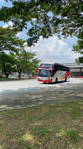 Bumel trendsenter aneka jaya. Pacitan wonogiri solo. #anekajaya #busakap #ayonaikbus #wonogiri24jam #busmania