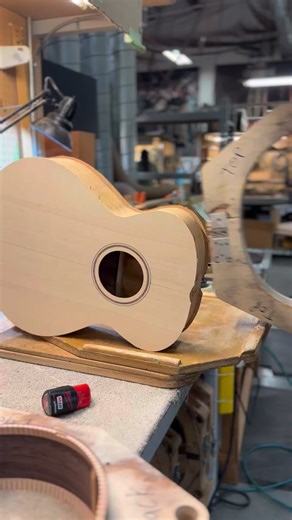 Hands that listen. Minds that imagine. Craft that never compromises. Every guitar that leaves our USA shop carries the passion of the people who built it. Be love. Breedlove. | Breedlove Guitars