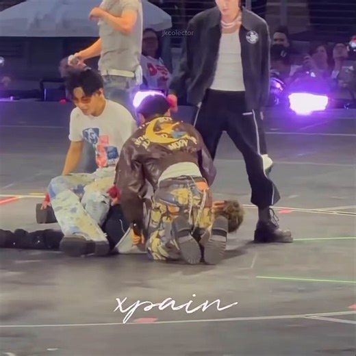 RT @jkcolector: different angles of jungkook pretending to do cpr on namjoon 🤣🤣🤣