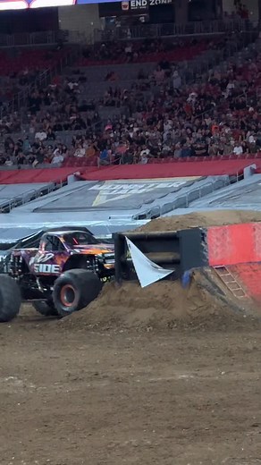 18K views · 1.5K reactions | Dumpin' it @zack_xc195 #monsterjam #monstertruck #motorsport #trucks #reels #monsterjam2025 | Monster Truck Lord | Facebook